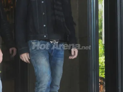 Ето как Бон Джоуви пристигна в София (СНИМКИ)