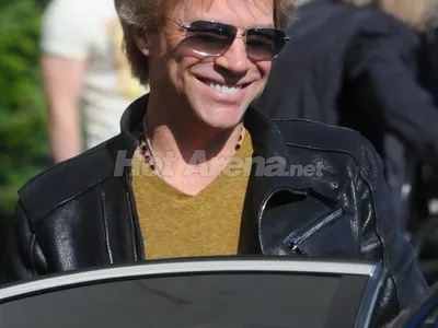 Ето как Бон Джоуви пристигна в София (СНИМКИ)