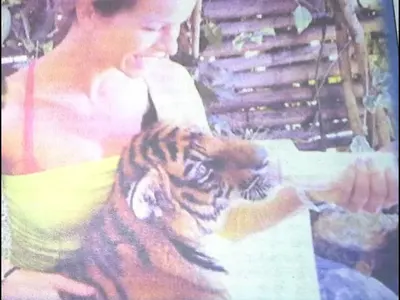 Вижте как Аксиния кърми