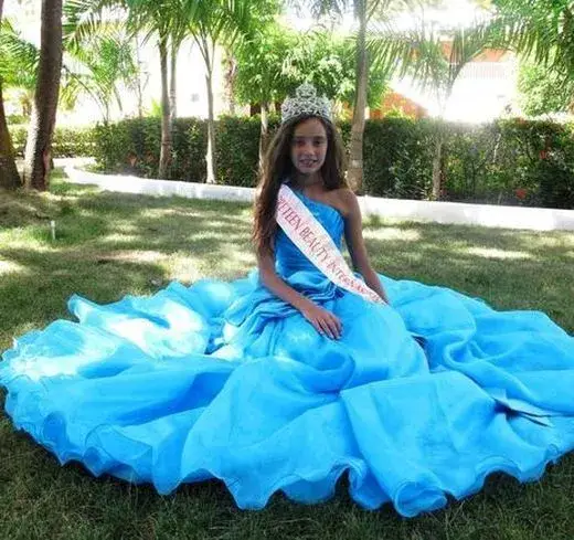 Тази 12-годишна българка е НАЙ-КРАСИВАТА В СВЕТА (Снимки)