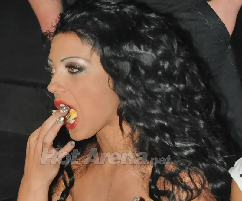 Ето я цялата ГНУСНА история как Емануела отнема мъжа на колежка!