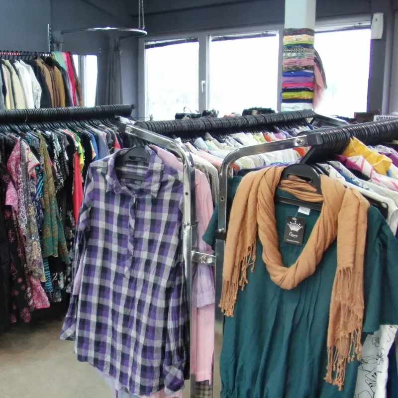 Дрехите втора употреба пълни с отрови (Вижте с какво ги пръскат)