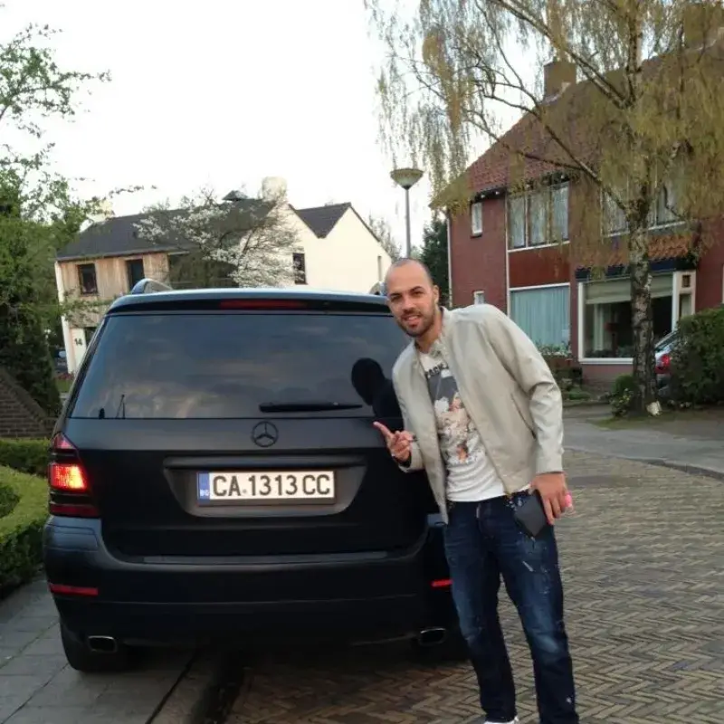 Алисия с джип на лизинг от Ники