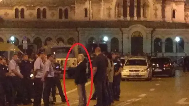 Виж как Сидеров с дебеловрати мутри ДРАЗНИ хората и полицията (Възмутителни снимки)