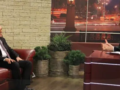 Слави, защо се мазниш на Орешарски? (Дългия вече стана смирен, не казва гък)