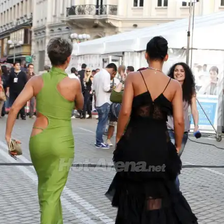 Дават 20 000 лв. на тази певица, за да си свали блузката