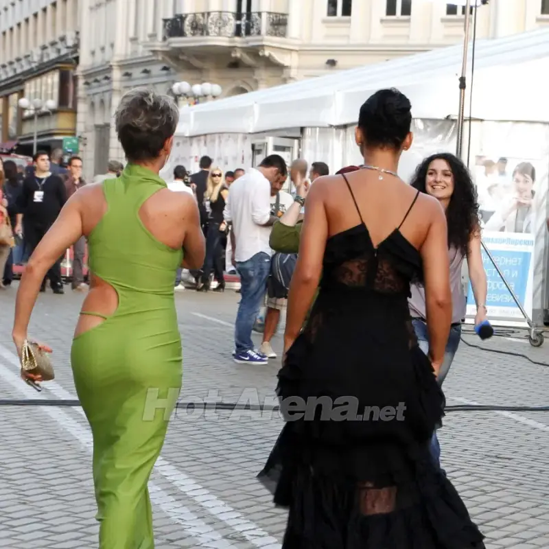 Дават 20 000 лв. на тази певица, за да си свали блузката