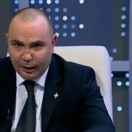 Носът на Росен Петров се разпада (За съжаление операциите са неуспешни)