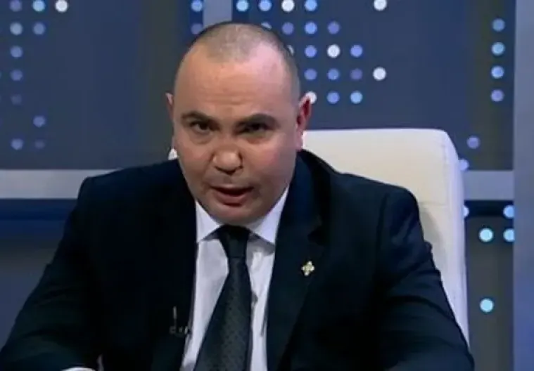 Носът на Росен Петров се разпада (За съжаление операциите са неуспешни)