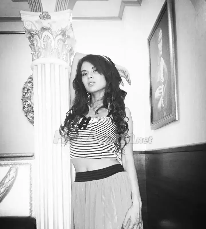 54-тата по красота на Острова се разголи за своите бг почитатели!