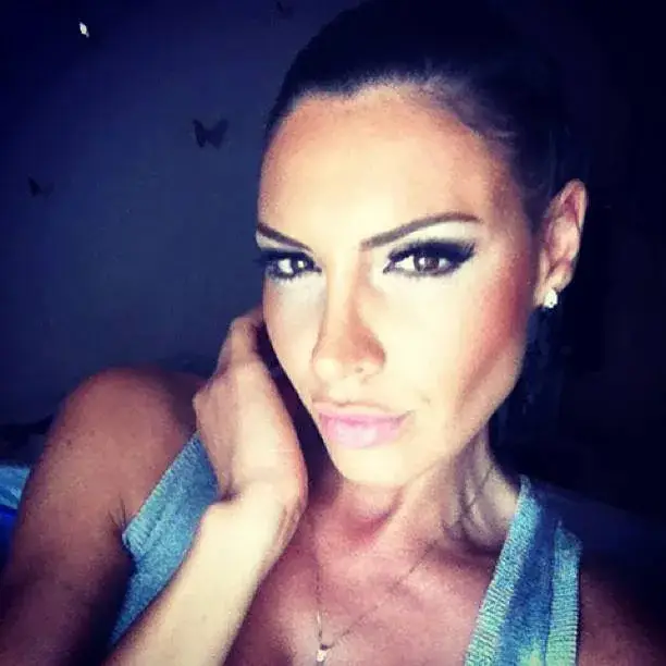 Анорексично слабата Златка притесни феновете! (А на вас харесва ли ви така?)