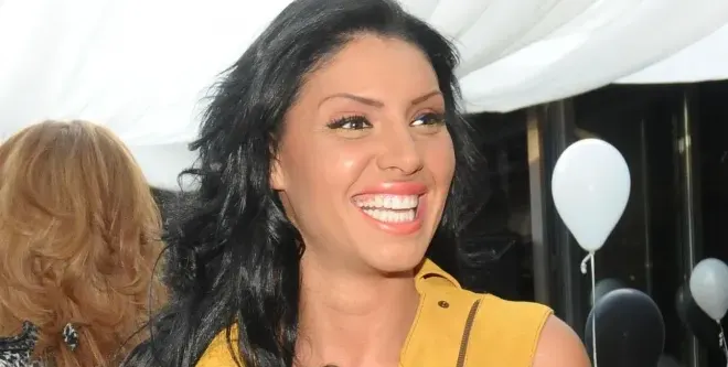 Златка се изпружи на плажа (СНИМКИ ПО БАНСКИ)