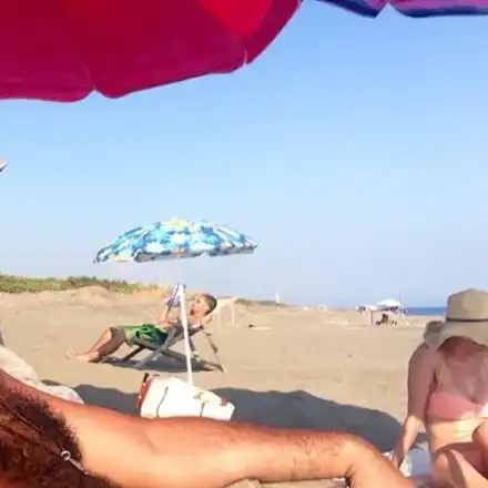 Маги Халваджиян космяса на плажа (Не ще и да чуе за епилация)