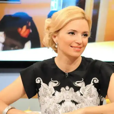 Ирина заприлича на чалгаджийка! Виж как имитира Емилия (СНИМКИ)