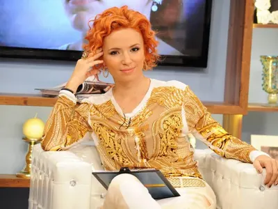 Ирина заприлича на чалгаджийка! Виж как имитира Емилия (СНИМКИ)