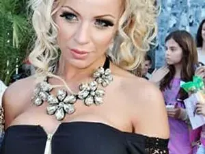 Вижте как несебърското барби смачка Златка и Десислава