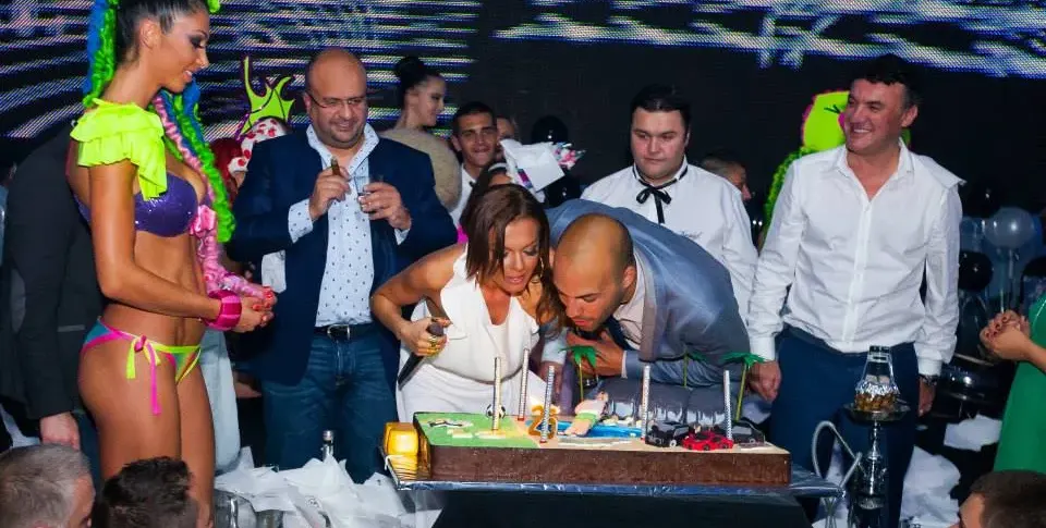 МУТРЕНСКО! Рожденият ден на Ники – кич и голотии за 70 бона (СНИМКИ)