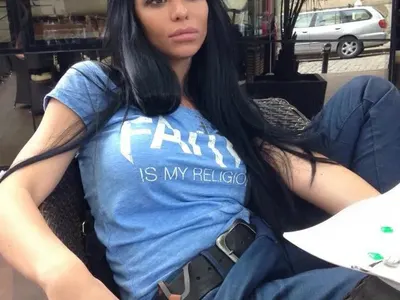 Вижте Звезделина преди операциите (СНИМКИ)