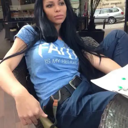 Вижте Звезделина преди операциите (СНИМКИ)