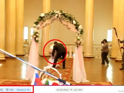 Булка преживя най-кошмарното си вървене към олтара! (ВИДЕО)