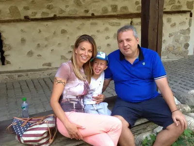 Емилия, не се снимай без грим! (Вижте защо)