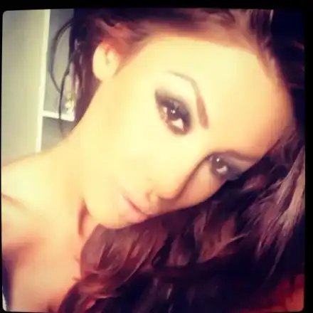 Двойничката на Николета заби депутатски син