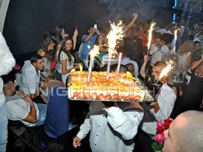 ЕКСКЛУЗИВНО! Вижте първата целувка на Петко и Яна! (СНИМКИ)