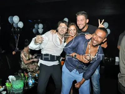 ЕКСКЛУЗИВНО! Вижте първата целувка на Петко и Яна! (СНИМКИ)