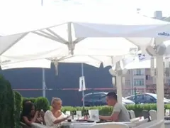 Николета, Пацо и пиарката й мътят стратегии на по кафенце (Папарашка снимка)