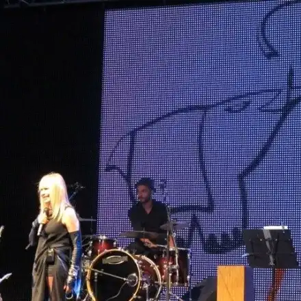 Провал за Лили! (Но пък показа рокля за 42 бона)