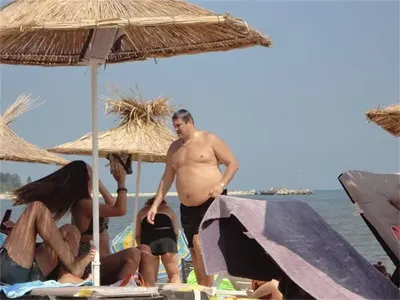 Любо Ганев стресира на плажа! (СНИМКИ)