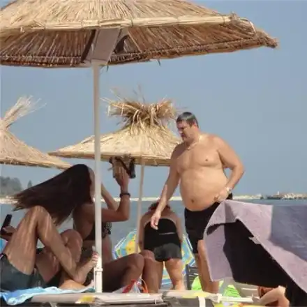 Любо Ганев стресира на плажа! (СНИМКИ)