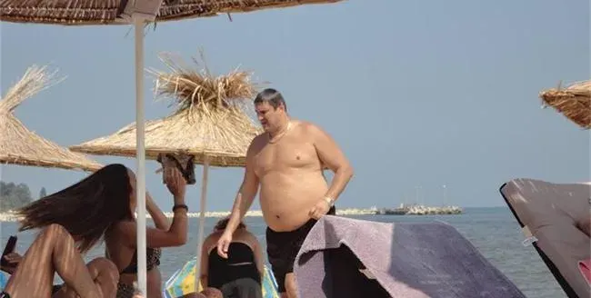 Любо Ганев стресира на плажа! (СНИМКИ)