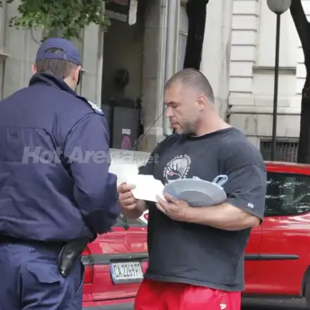 Първо в HotArena: Мъжът на Биляна Йотовска й изневерява с 16-годишна от Младост 1