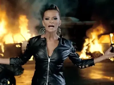 ФАТАЛНИ последствия от диетите на Преслава! Остана без гърди! (СНИМКИ ПРЕДИ И СЕГА)