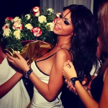 Звезделина от Мис България показа снимка от бала си