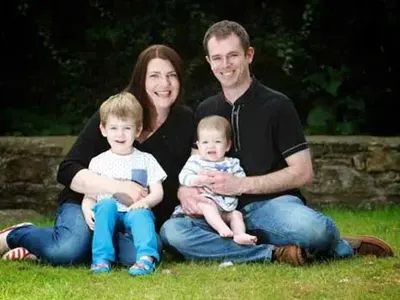 Възможно ли е?! Близнаци се родиха с три години разлика