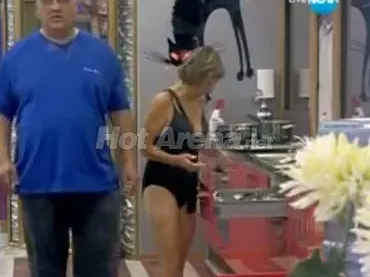 Гръм и мълнии! Мира Радева свали дрехите! (СНИМКИ)