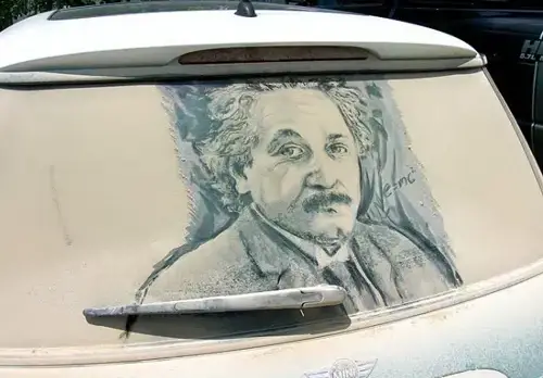 Художник рисува върху мръсни коли (Снимки)