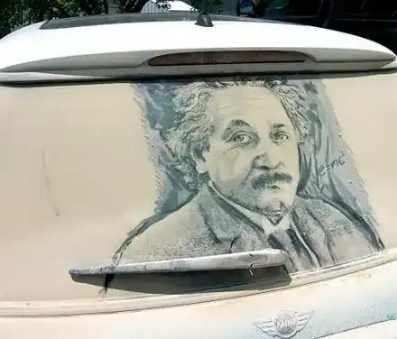 Художник рисува върху мръсни коли (Снимки)