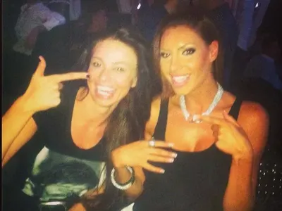 ЯК КУПОН! Виж как Звезделина отпразнува ЧРД с приятелки и врагини (СНИМКИ)