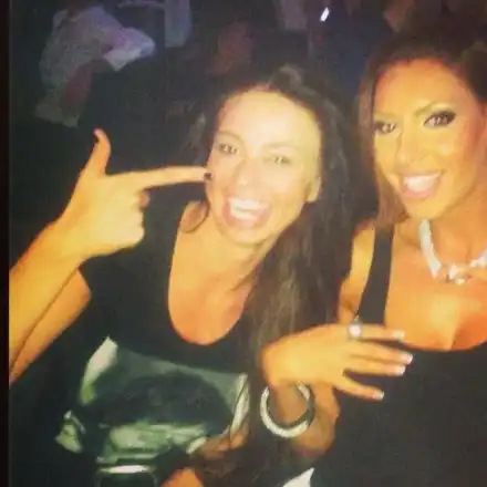 ЯК КУПОН! Виж как Звезделина отпразнува ЧРД с приятелки и врагини (СНИМКИ)