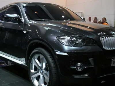 ЕКСКЛУЗИВНО! Конфискуваха 2 коли на Валери Божинов! Футболистът ИЗНЕМОГВА (Подробности)