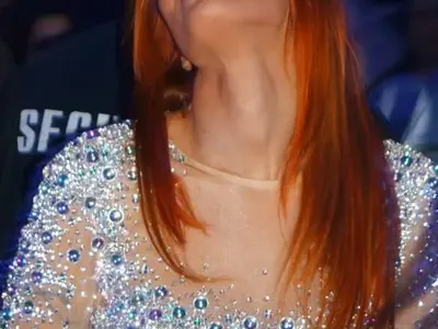 Издънка! Ботоксът на Емилия я предаде при премиерата на НОВАТА й визия! (Виж как й увисна лицето)