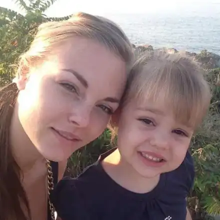 Вижте Надя на Коцето без грим (Снимки без фотошоп)