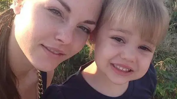 Вижте Надя на Коцето без грим (Снимки без фотошоп)