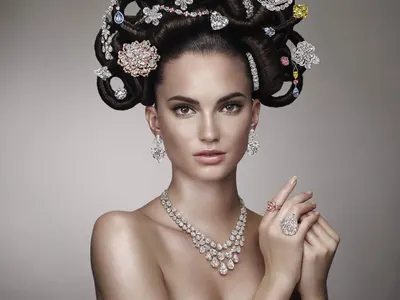 Това се казва лукс! Вижте най-скъпата прическа в света (Снимки)