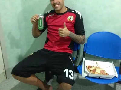 Ники Михайлов повери тялото си в ръцете на мъж! (СНИМКА)