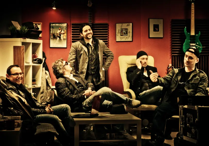 След 7 години! Група СЛЕНГ се завръща на родната поп сцена!