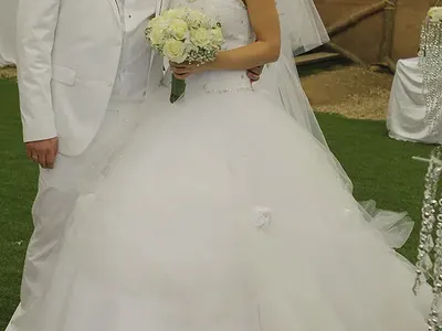 ПРОКОБА тегне над брака с роднини! Бг звезди се развеждат след кръвосмешение